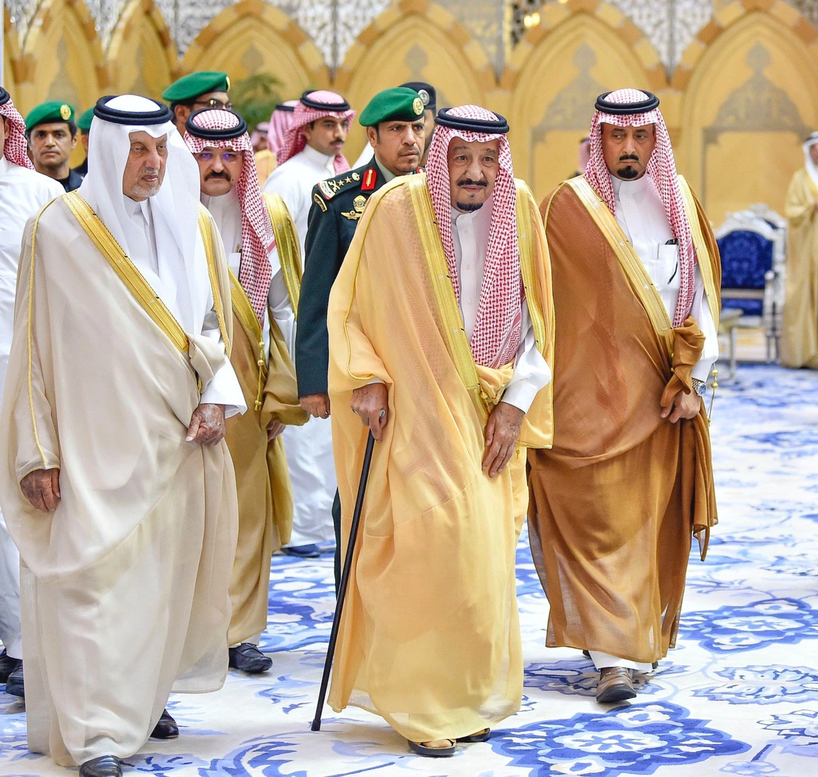 سيدي خادم الحرمين الشريفين خلال مغادرته جدة متوجهًا إلى الرياض - Photo 1