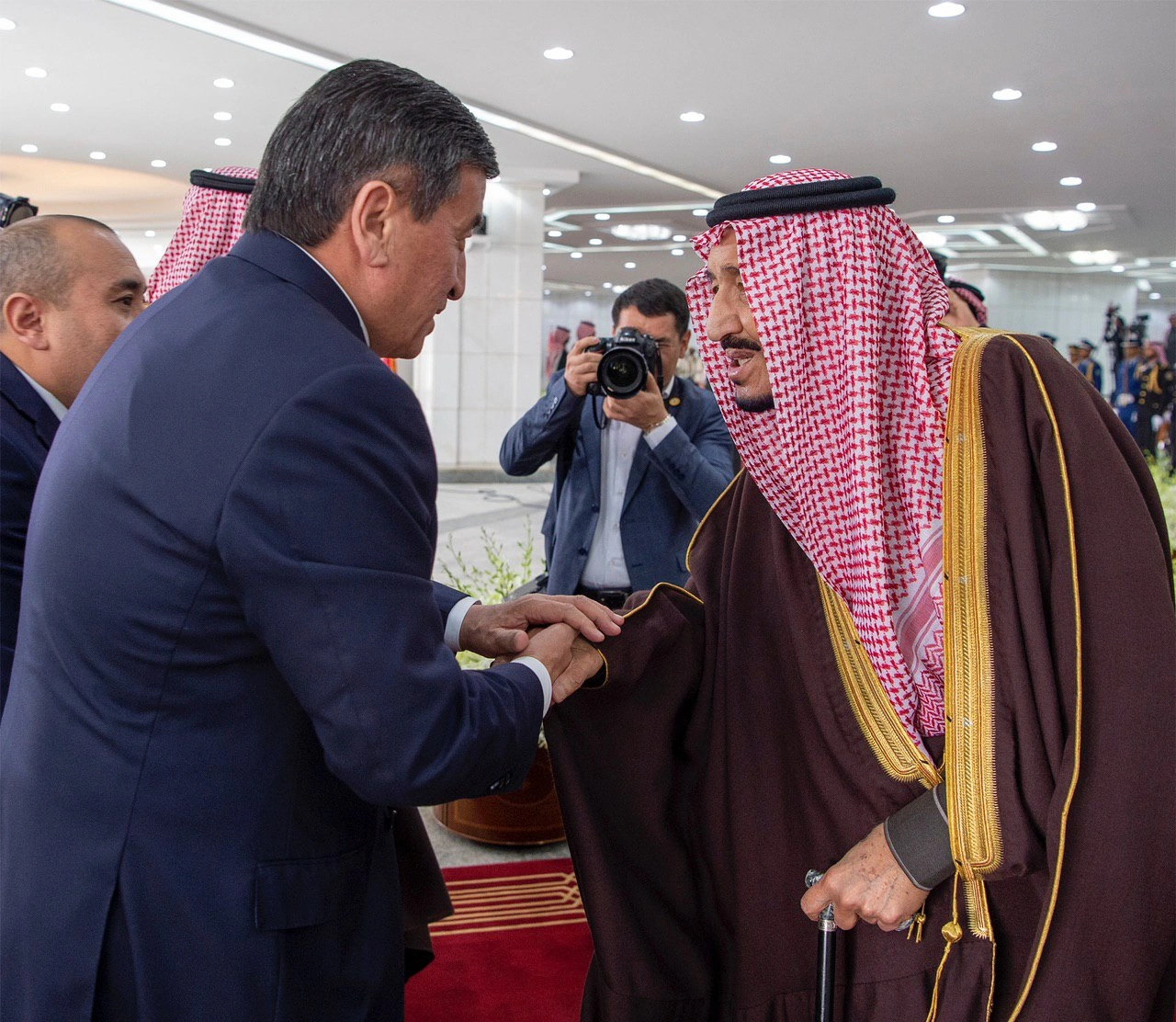 سيدي خادم الحرمين الشريفين يستقبل رئيس جمهورية قرغيزستان - صورة 1