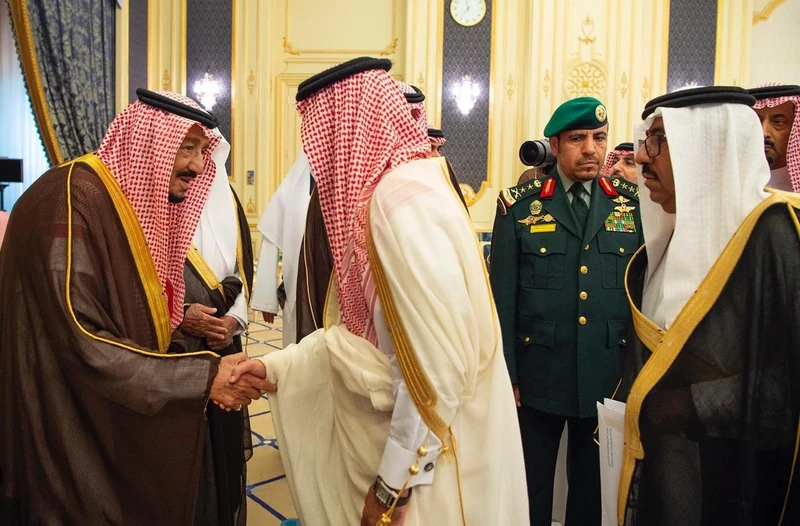 سيدي خادم الحرمين الشريفين يستقبل أصحاب السمو الأمراء والعلماء والمواطنين - صورة 10