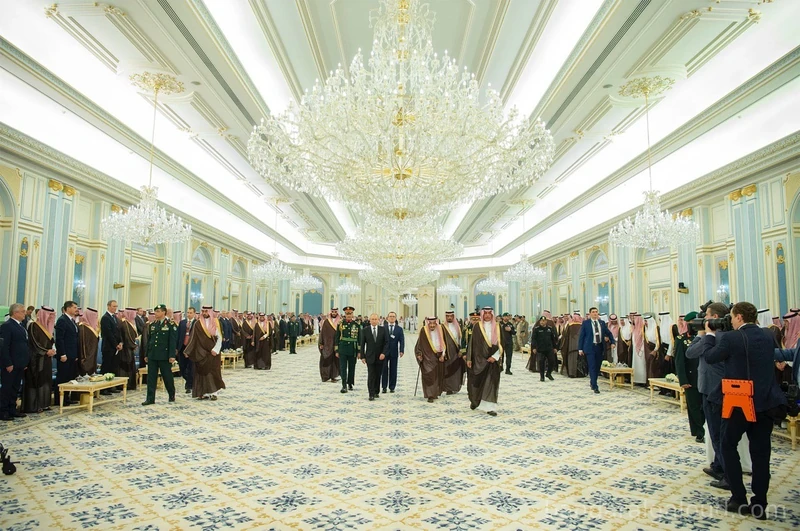 سيدي خادم الحرمين الشريفين وفخامة الرئيس الروسي في قصر اليمامة - Photo 6