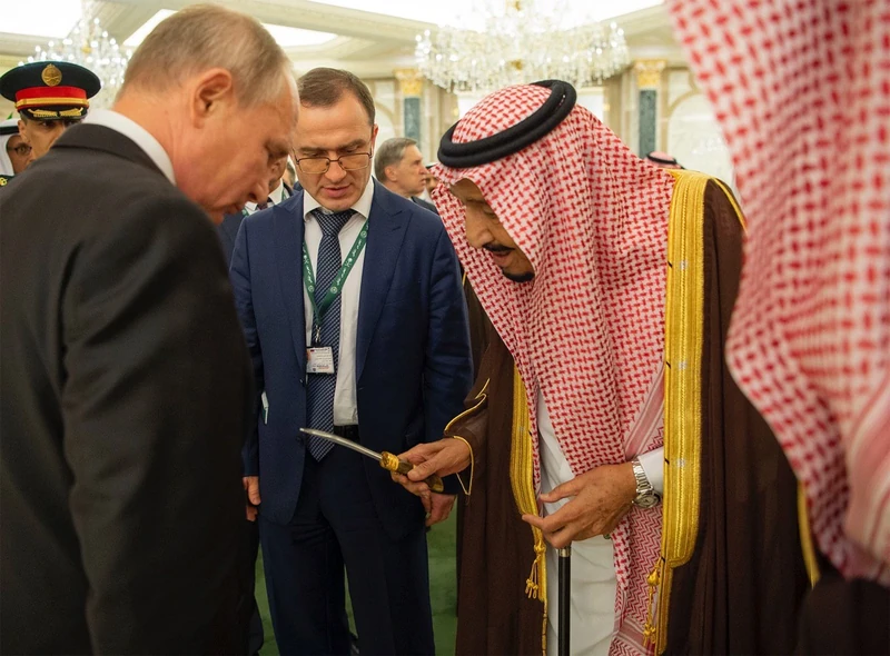 سيدي خادم الحرمين الشريفين وفخامة الرئيس الروسي في قصر اليمامة - Photo 14