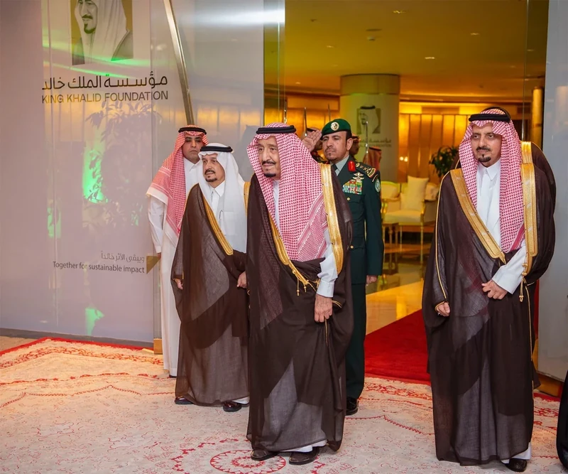 سيدي خادم الحرمين الشريفين يرعى حفل تكريم الفائزين بجائزة الملك خالد - Photo 18