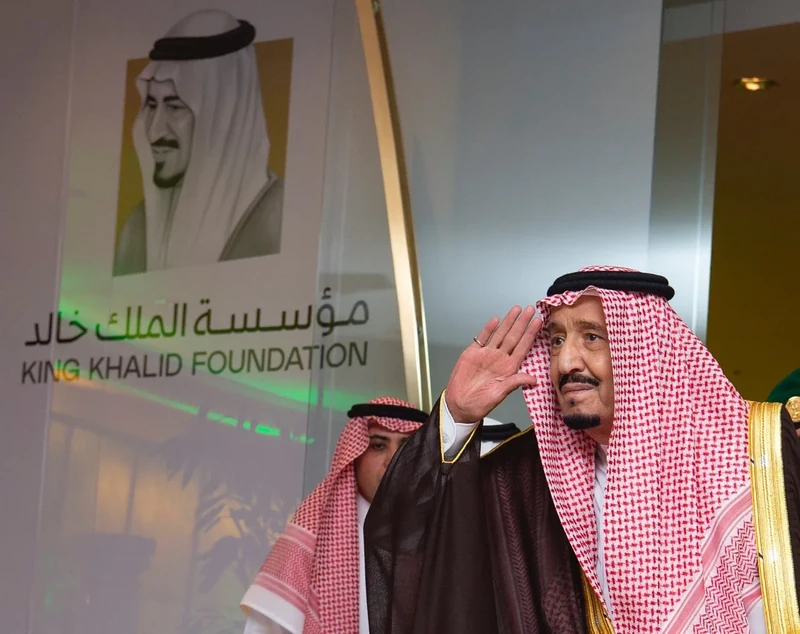سيدي خادم الحرمين الشريفين يرعى حفل تكريم الفائزين بجائزة الملك خالد - Photo 24