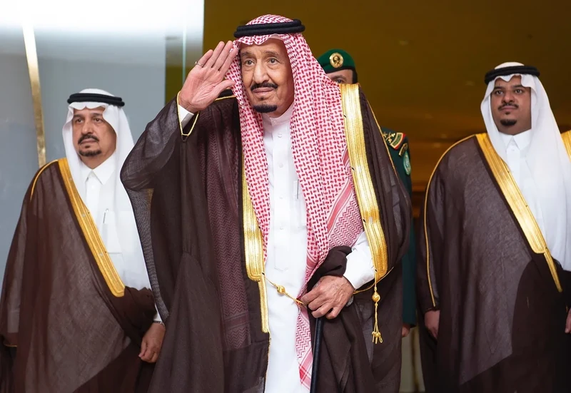 سيدي خادم الحرمين الشريفين يرعى حفل تكريم الفائزين بجائزة الملك خالد - Photo 25