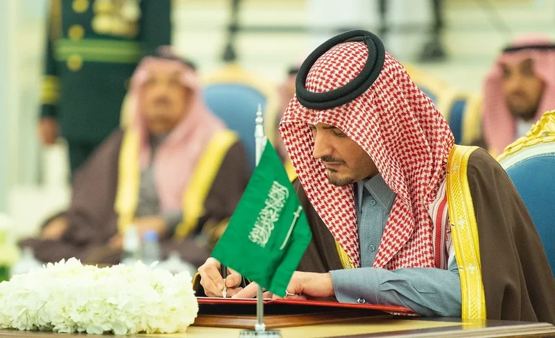 سيدي خادم الحرمين الشريفين يستقبل رئيس جمهورية قرغيزستان - صورة 26