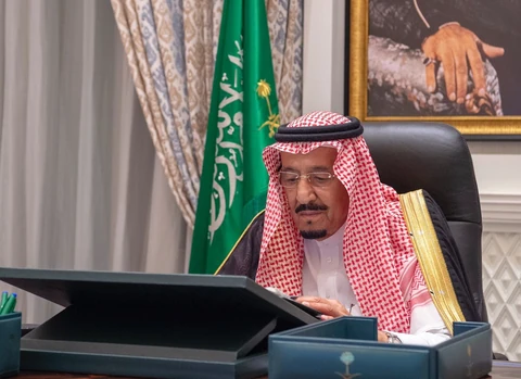 سيدي خادم الحرمين الشريفين يرأس جلسة مجلس الوزراء عبر الاتصال المرئي