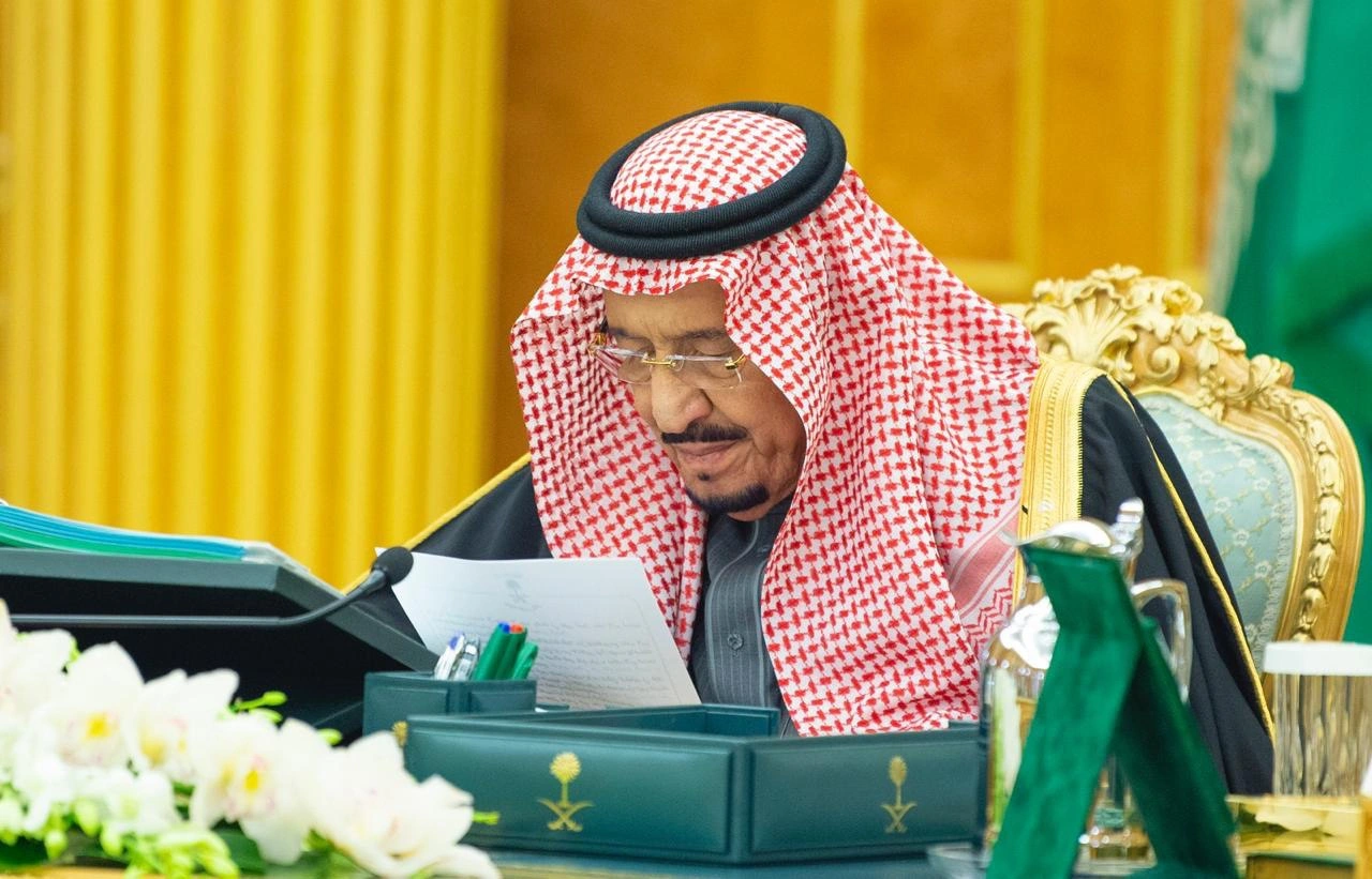 سيدي خادم الحرمين الشريفين يرأس جلسة مجلس الوزراء - صورة 1