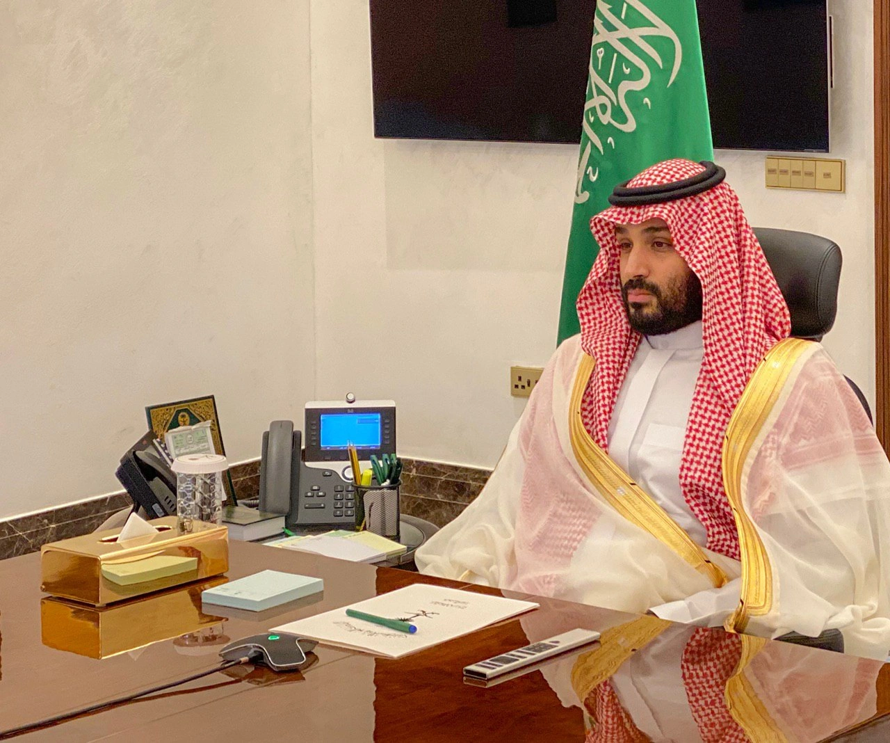 سمو سيدي ولي العهد يهنئ منسوبي وزارة الدفاع بعيد الفطر - صورة 1