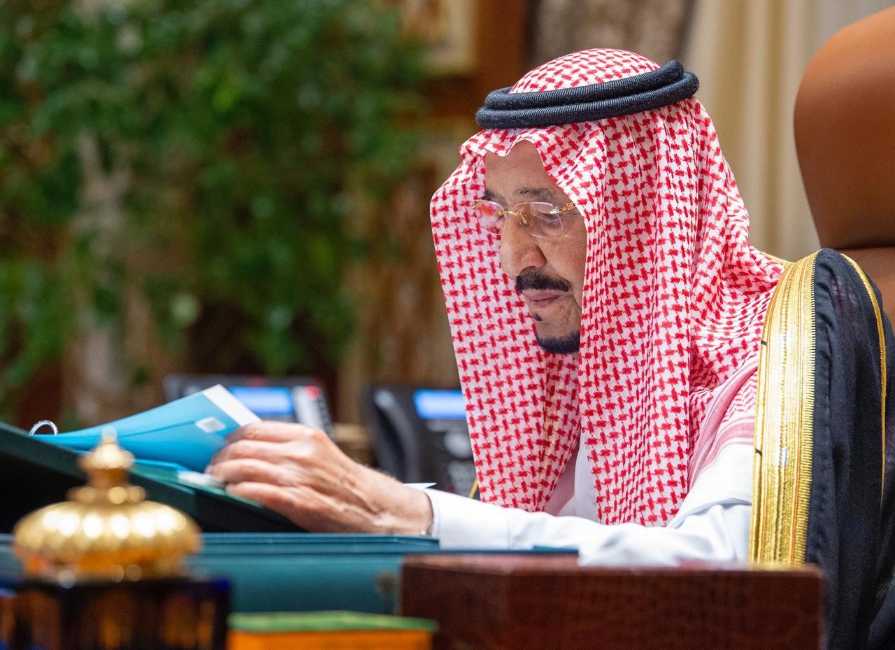 سيدي خادم الحرمين الشريفين يرأس جلسة مجلس الوزراء عبر الاتصال المرئي - Photo 1