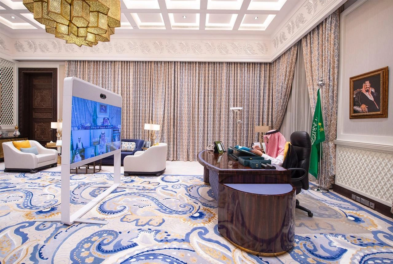 سيدي خادم الحرمين الشريفين يرأس جلسة مجلس الوزراء عبر الاتصال المرئي - صورة 1
