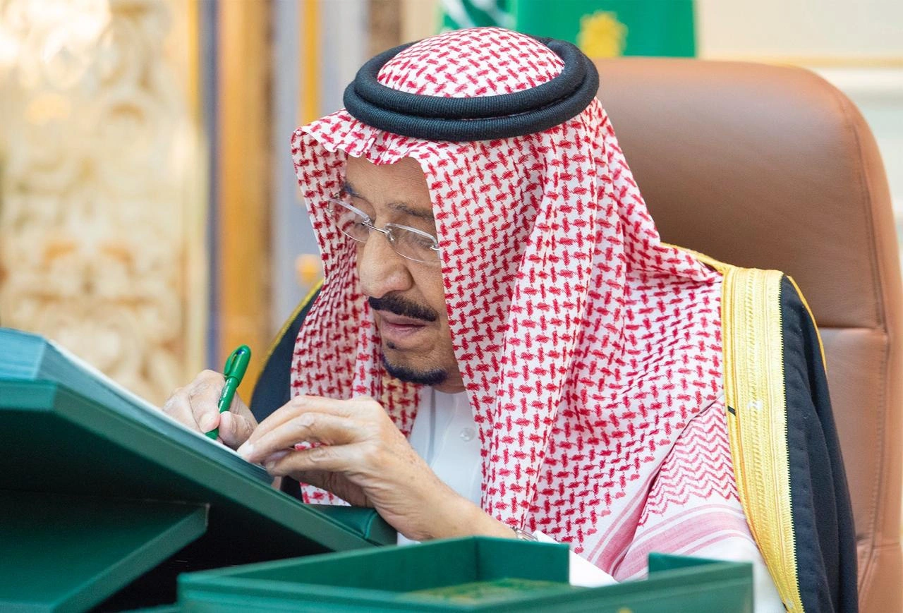 سيدي خادم الحرمين الشريفين يرأس جلسة مجلس الوزراء من المستشفى - Photo 1