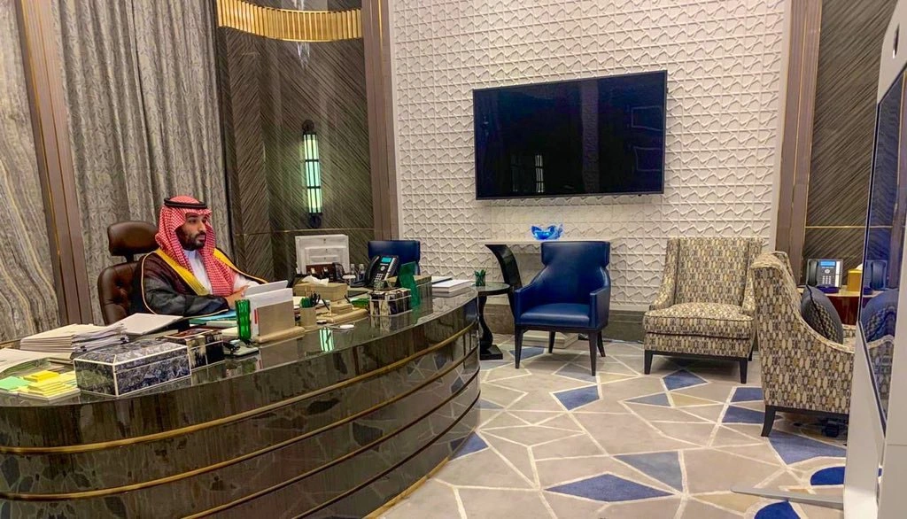 سيدي خادم الحرمين الشريفين يرأس جلسة مجلس الوزراء عبر الاتصال المرئي - صورة 1