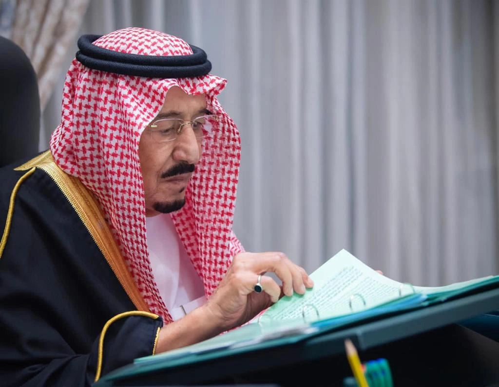 سيدي خادم الحرمين الشريفين يرأس جلسة مجلس الوزراء عبر الاتصال المرئي - Photo 1