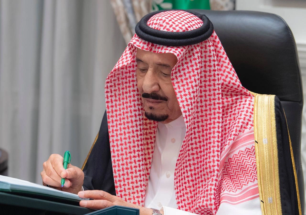 سيدي خادم الحرمين الشريفين يرأس جلسة مجلس الوزراء عبر الاتصال المرئي - صورة 1
