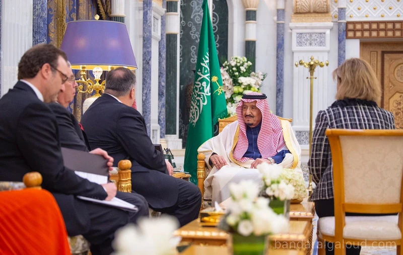 سيدي خادم الحرمين الشريفين يستقبل وزير الخارجية الأمريكي - صورة 4