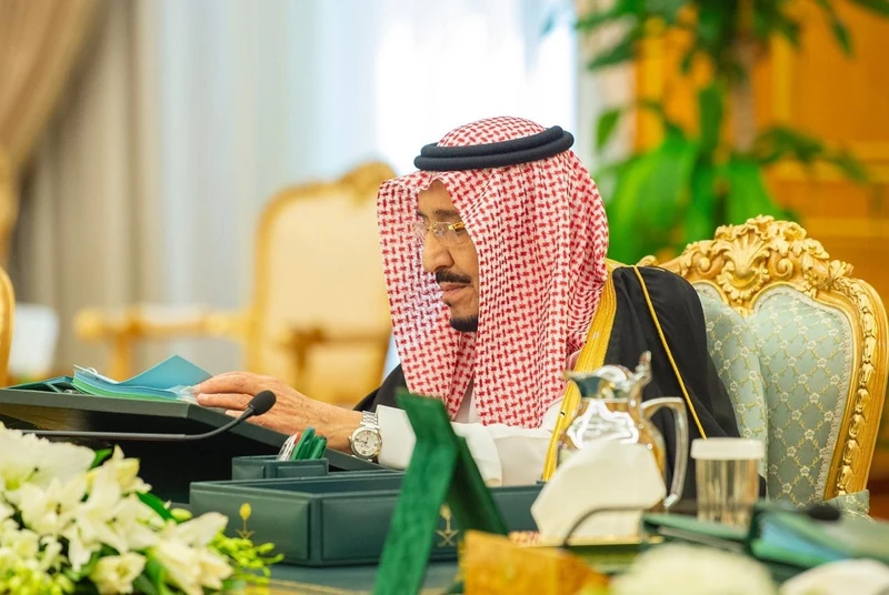 سيدي خادم الحرمين الشريفين يرأس جلسة مجلس الوزراء - Photo 2