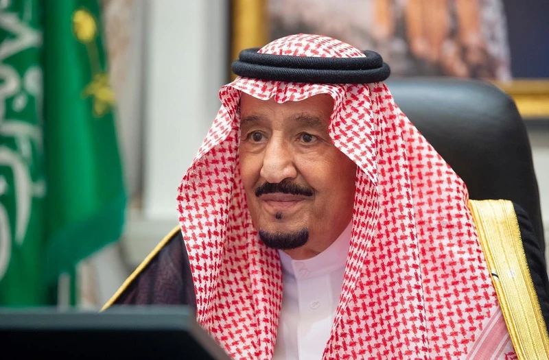 سيدي خادم الحرمين الشريفين يرأس جلسة مجلس الوزراء عبر الاتصال المرئي - صورة 7