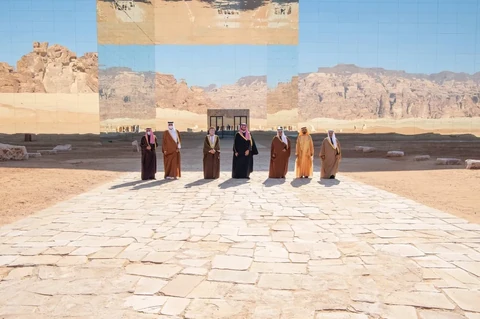 سمو سيدي ولي العهد يصحب سمو أمير دولة قطر جولة على المواقع الأثرية في العلا