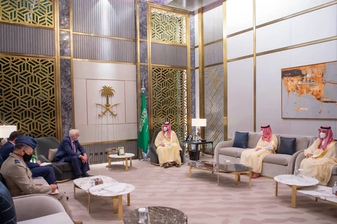 سمو سيدي ولي العهد يلتقي مبعوث رئيس وزراء بريطانيا
