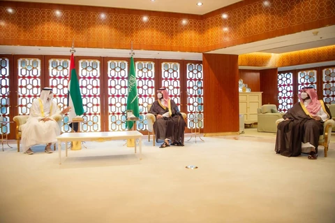 سمو سيدي ولي العهد وسمو ولي عهد أبوظبي يتبادلان التهنئة بقرب حلول عيد الأضحى المبارك