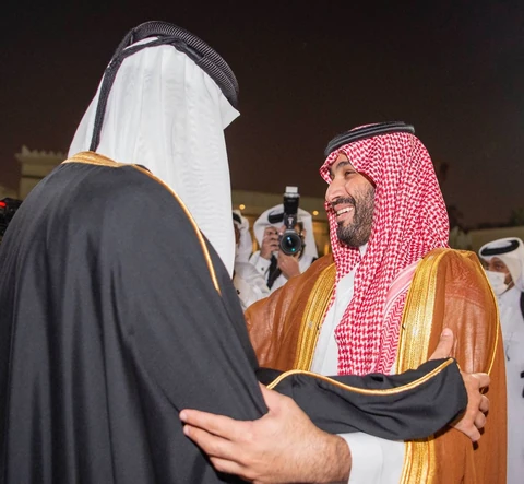 سمو سيدي ولي العهد يصل العاصمة القطرية الدوحة وفي مقدمة مستقبليه سمو أمير دولة قطر