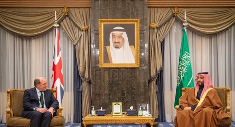 سمو سيدي ولي العهد ووزير الدفاع البريطاني يبحثان مجالات التعاون الدفاعي