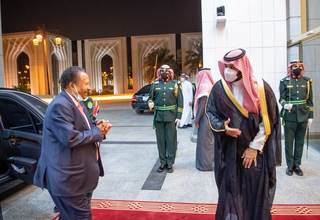 سمو سيدي ولي العهد يجتمع مع دولة رئيس الوزراء السوداني - Photo 1