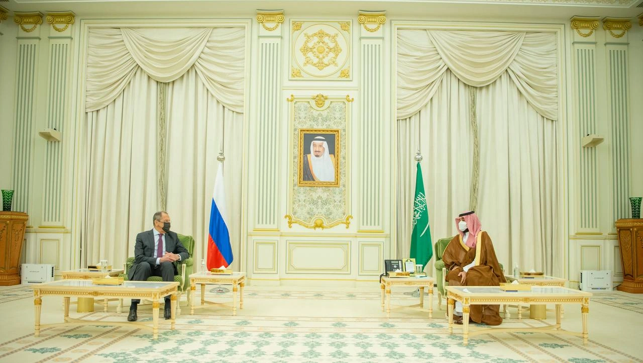 سمو سيدي ولي العهد يجتمع مع وزير خارجية روسيا - Photo 1