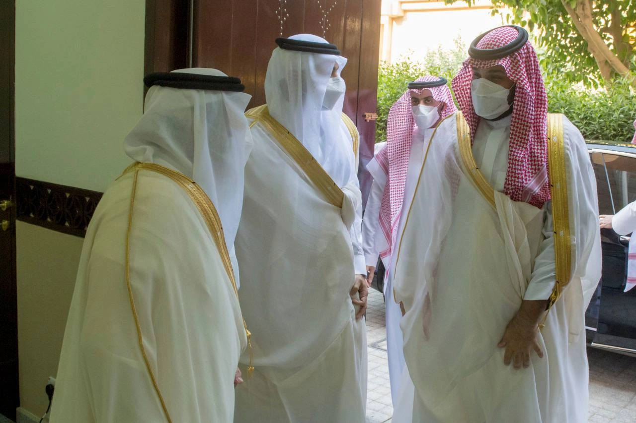 سمو سيدي ولي العهد يؤدي صلاة عيد الفطر المبارك في الرياض - صورة 1