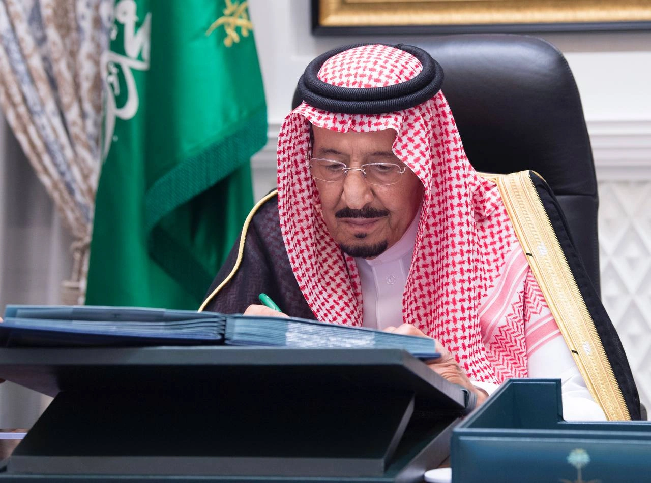 سيدي خادم الحرمين الشريفين يرأس جلسة مجلس الوزراء عبر الاتصال المرئي - صورة 1