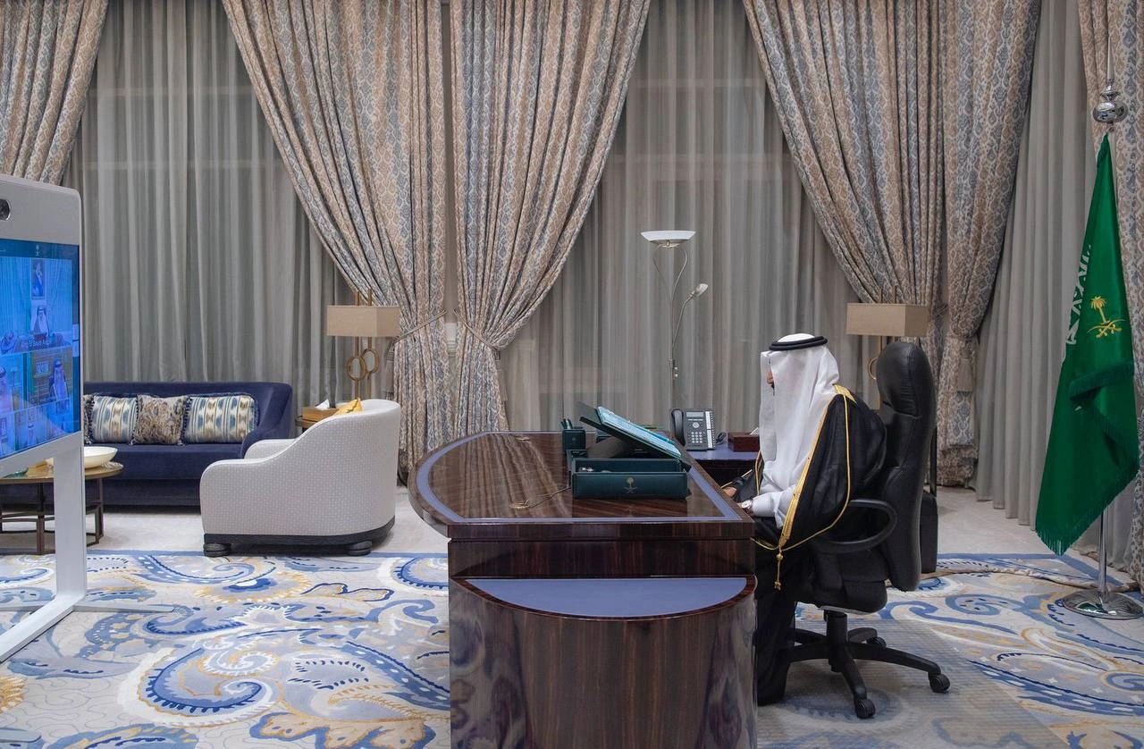 سيدي خادم الحرمين الشريفين يرأس جلسة مجلس الوزراء عبر الاتصال المرئي - صورة 1