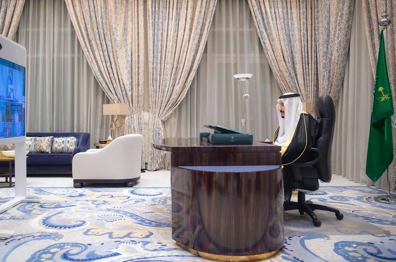 سيدي خادم الحرمين الشريفين يرأس جلسة مجلس الوزراء عبر الاتصال المرئي - صورة 1