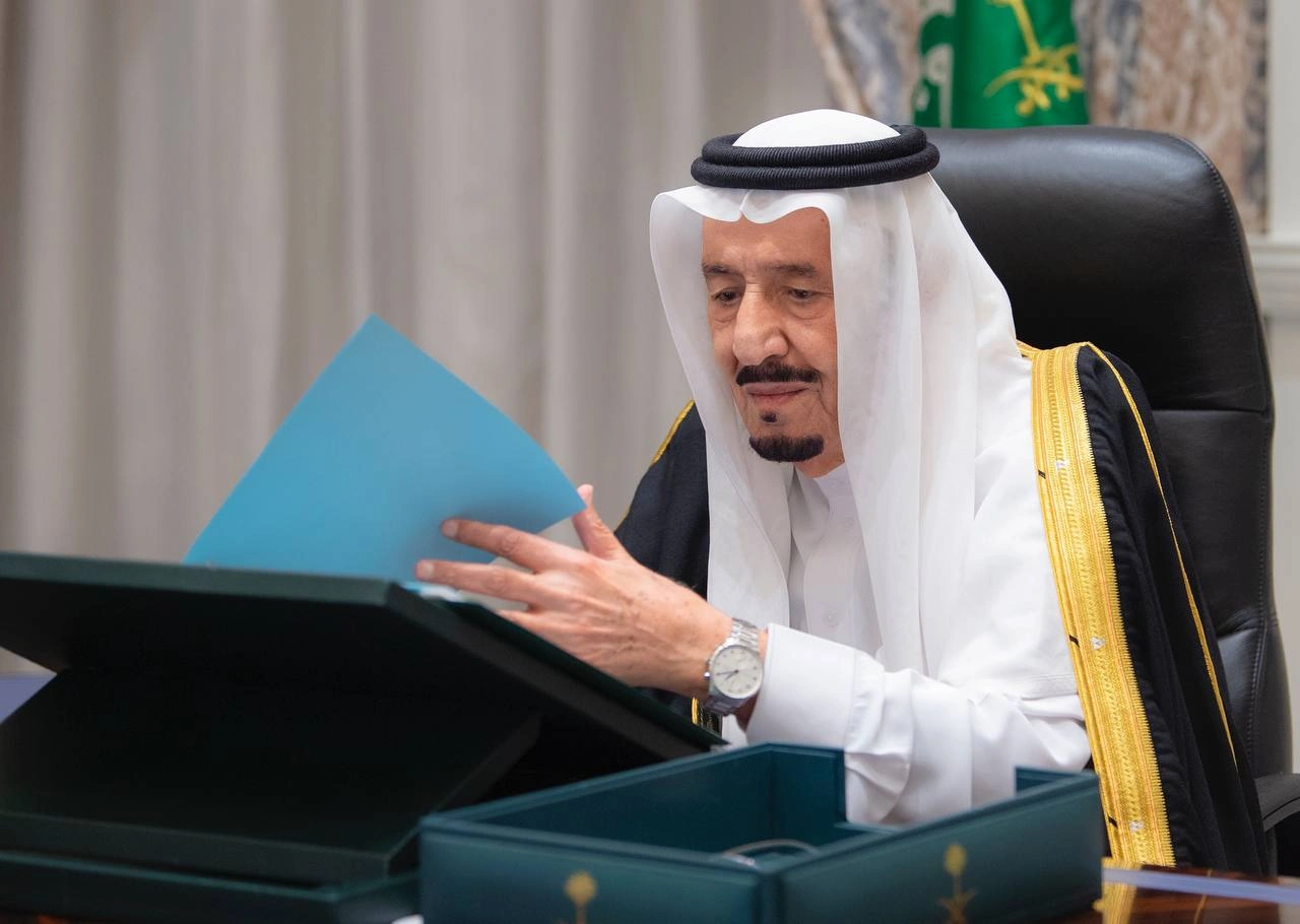 سيدي خادم الحرمين الشريفين يرأس جلسة مجلس الوزراء عبر الاتصال المرئي - صورة 1