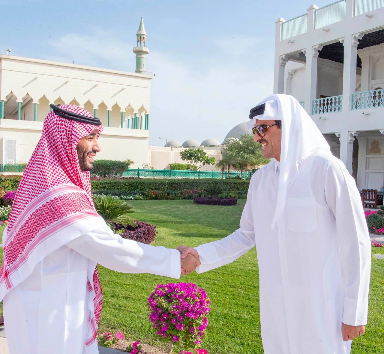سمو سيدي ولي العهد وسمو أمير دولة قطر يزوران استاد لوسيل في الدوحة - Photo 1