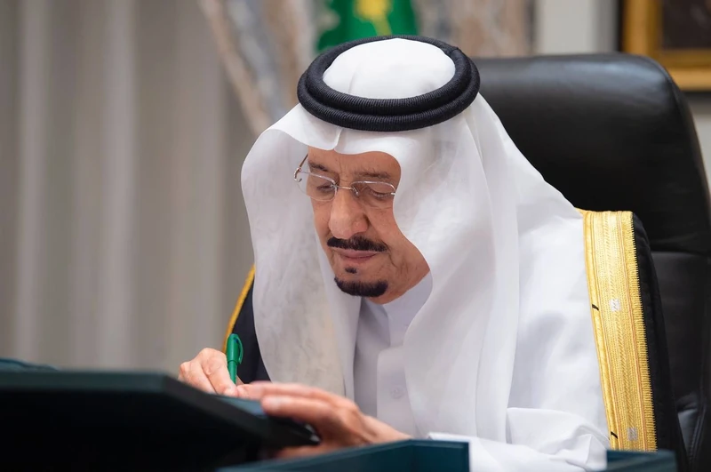سيدي خادم الحرمين الشريفين يرأس جلسة مجلس الوزراء عبر الاتصال المرئي - Photo 5