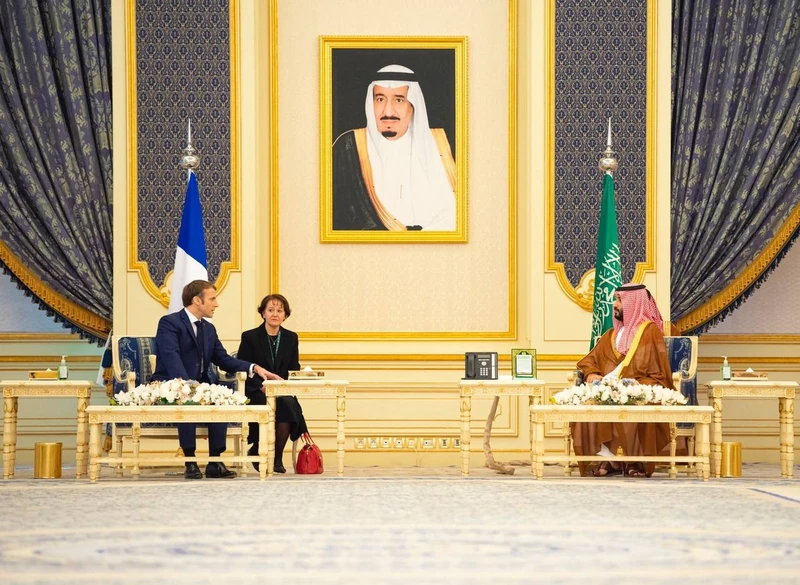 سمو سيدي ولي العهد يستقبل الرئيس الفرنسي إيمانويل ماكرون في جدة - صورة 5