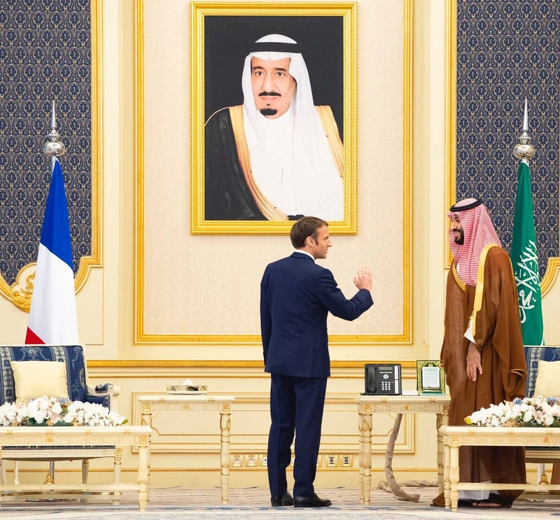 سمو سيدي ولي العهد يستقبل الرئيس الفرنسي إيمانويل ماكرون في جدة - صورة 10
