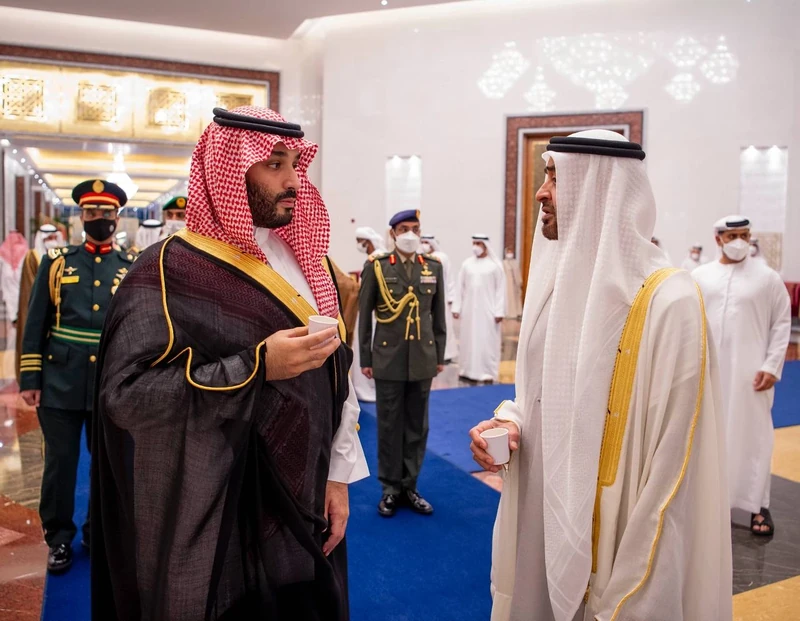 سمو سيدي ولي العهد يصل العاصمة الإماراتية أبوظبي وفي مقدمة مستقبليه سمو ولي عهد أبوظبي - Photo 4