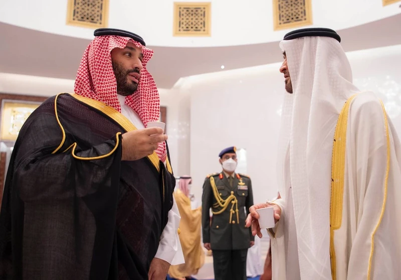 سمو سيدي ولي العهد يصل العاصمة الإماراتية أبوظبي وفي مقدمة مستقبليه سمو ولي عهد أبوظبي - Photo 5