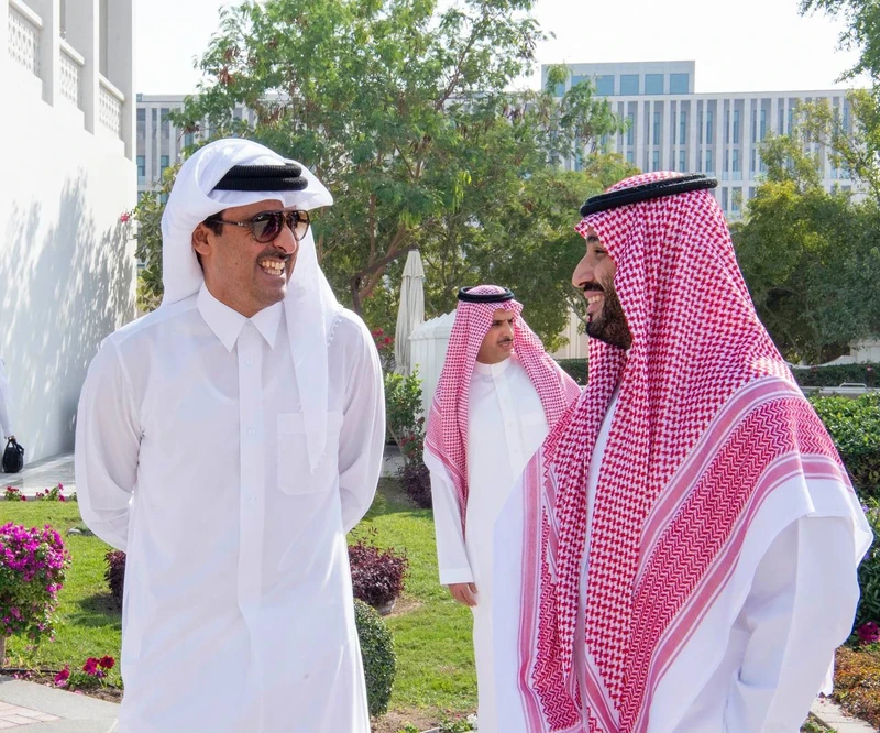 سمو سيدي ولي العهد وسمو أمير دولة قطر يزوران استاد لوسيل في الدوحة - Photo 4