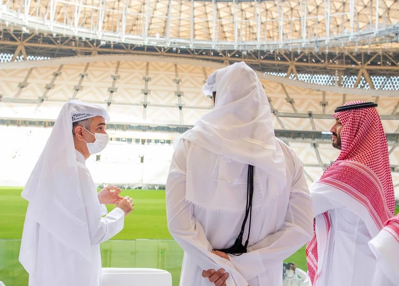 سمو سيدي ولي العهد وسمو أمير دولة قطر يزوران استاد لوسيل في الدوحة - Photo 6