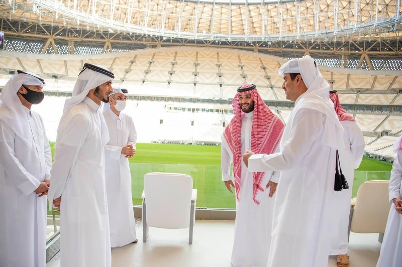 سمو سيدي ولي العهد وسمو أمير دولة قطر يزوران استاد لوسيل في الدوحة - Photo 7