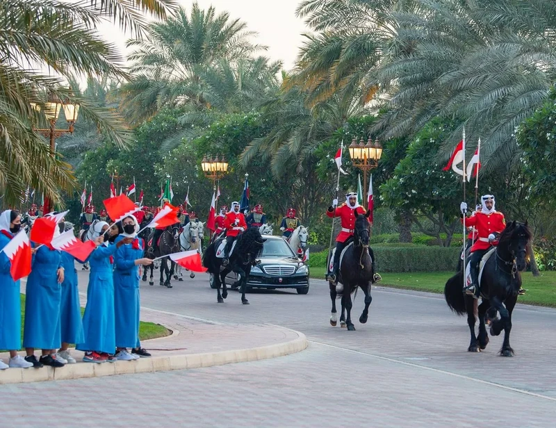 مراسم استقبال رسمية لسمو سيدي ولي العهد في قصر الصخير في العاصمة البحرينية المنامة بمناسبة زيارته الرسمية - صورة 18
