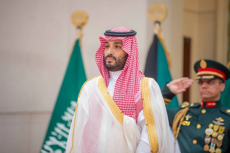 سمو سيدي ولي العهد يصل دولة الكويت وفي مقدمة مستقبليه سمو ولي عهد الكويت - صورة 10
