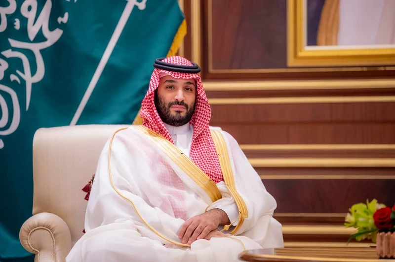 سمو سيدي ولي العهد يصل دولة الكويت وفي مقدمة مستقبليه سمو ولي عهد الكويت - صورة 12