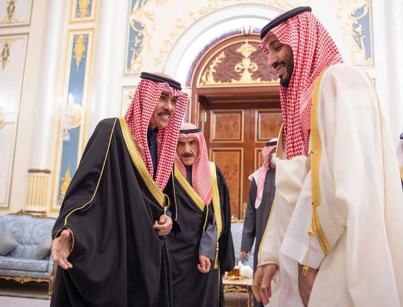 سمو أمير دولة الكويت يقدم قلادة مبارك الكبير لسمو سيدي ولي العهد - Photo 4