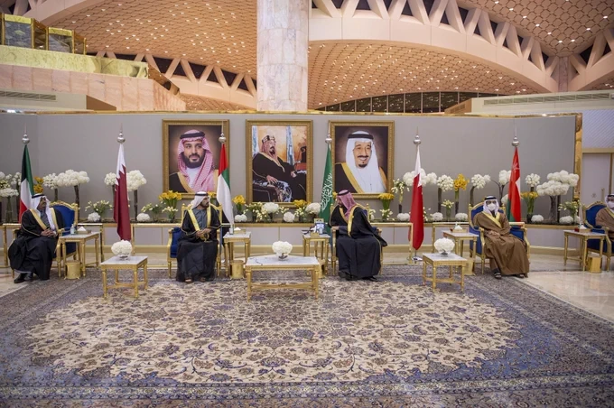 سمو سيدي ولي العهد في مقدمة مستقبلي أخيه سمو نائب رئيس دولة الإمارات العربية المتحدة رئيس مجلس الوزراء حاكم دبي لدى وصوله العاصمة الرياض - صورة 4
