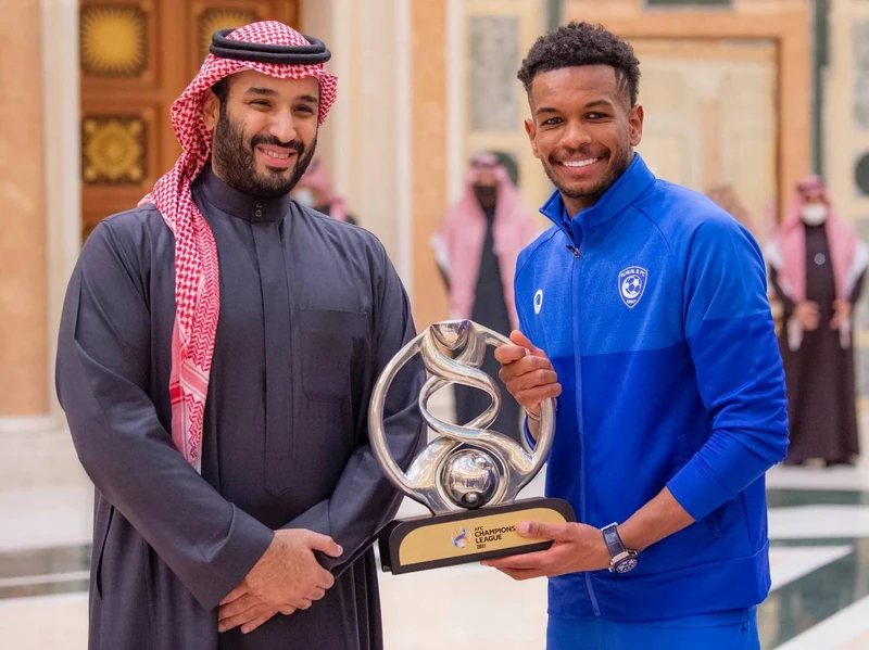 سمو سيدي ولي العهد يستقبل سمو وزير الرياضة ورئيس الاتحاد السعودي لكرة القدم، ورئيس وأعضاء مجلس إدارة نادي الهلال - صورة 9