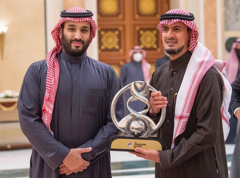 سمو سيدي ولي العهد يستقبل سمو وزير الرياضة ورئيس الاتحاد السعودي لكرة القدم، ورئيس وأعضاء مجلس إدارة نادي الهلال - صورة 15