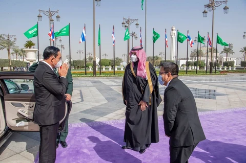 سمو سيدي ولي العهد يستقبل رئيس الوزراء وزير الدفاع في تايلند
